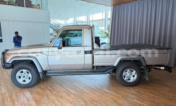 Buy Used Toyota Land Cruiser Brown Car in Livingstone in Zambia Buy Used Toyota Land Cruiser Brown Car in Livingstone in Zambia