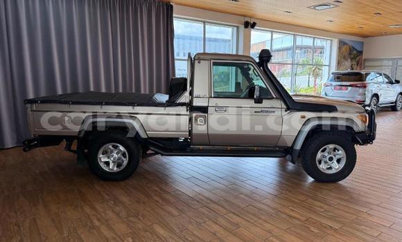 Buy Used Toyota Land Cruiser Brown Car in Livingstone in Zambia Buy Used Toyota Land Cruiser Brown Car in Livingstone in Zambia