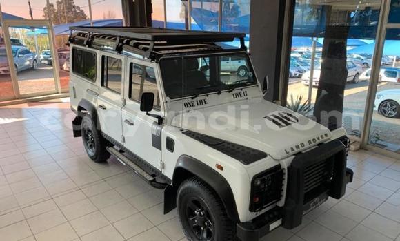 Buy Used Land Rover Defender White Car in Livingstone in Zambia