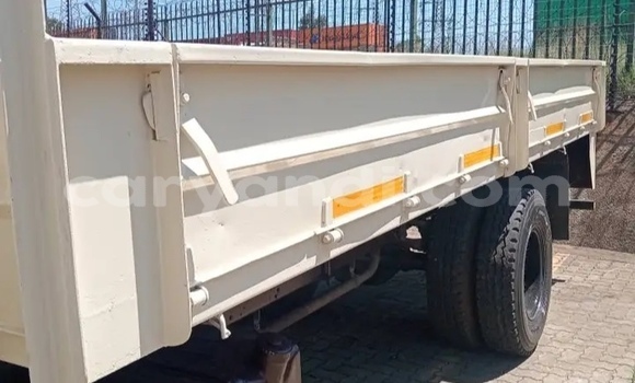 Acheter Occasion Utilitaire Mercedes–Benz 1117 Beige à Lusaka, Zambie Acheter Occasion Utilitaire Mercedes–Benz 1117 Beige à Lusaka, Zambie