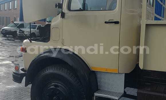 Acheter Occasion Utilitaire Mercedes–Benz 1117 Beige à Lusaka, Zambie Acheter Occasion Utilitaire Mercedes–Benz 1117 Beige à Lusaka, Zambie