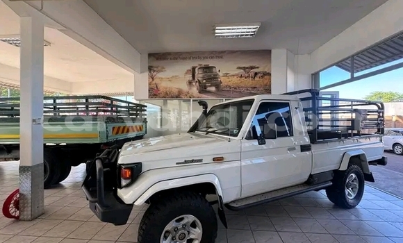 Buy Used Toyota Land Cruiser White Car in Lusaka in Zambia Buy Used Toyota Land Cruiser White Car in Lusaka in Zambia