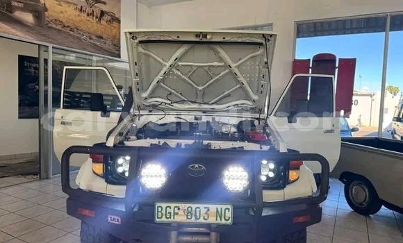 Buy Used Toyota Land Cruiser White Car in Lusaka in Zambia Buy Used Toyota Land Cruiser White Car in Lusaka in Zambia