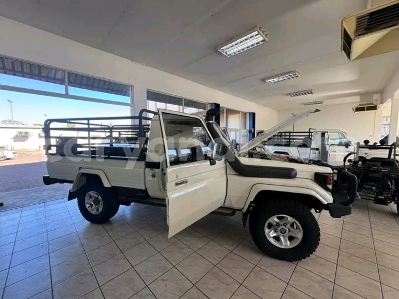 Big with watermark toyota land cruiser zambia lusaka 30562