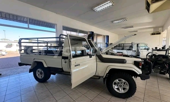 Buy Used Toyota Land Cruiser White Car in Lusaka in Zambia Buy Used Toyota Land Cruiser White Car in Lusaka in Zambia