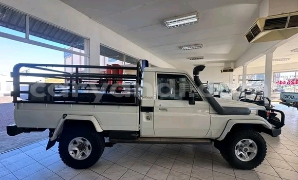 Buy Used Toyota Land Cruiser White Car in Lusaka in Zambia Buy Used Toyota Land Cruiser White Car in Lusaka in Zambia