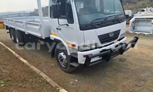 Nunua Ilio tumika Nissan UD Nyeupe Lori ndani ya Lusaka nchini Zambia Nunua Ilio tumika Nissan UD Nyeupe Lori ndani ya Lusaka nchini Zambia