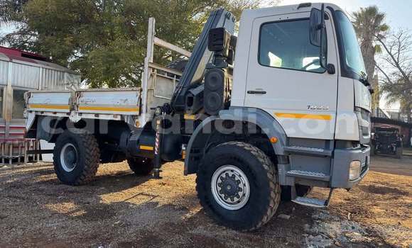 Tenga Tsaru Mercedes–Benz 1117 Chena Rori in Lusaka in Zambia Tenga Tsaru Mercedes–Benz 1117 Chena Rori in Lusaka in Zambia