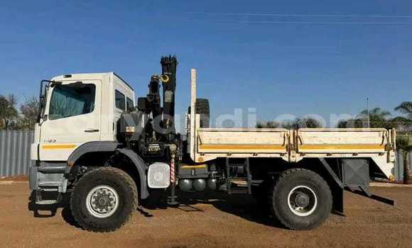 Acheter Occasion Utilitaire Mercedes–Benz 1117 Blanc à Lusaka, Zambie Acheter Occasion Utilitaire Mercedes–Benz 1117 Blanc à Lusaka, Zambie