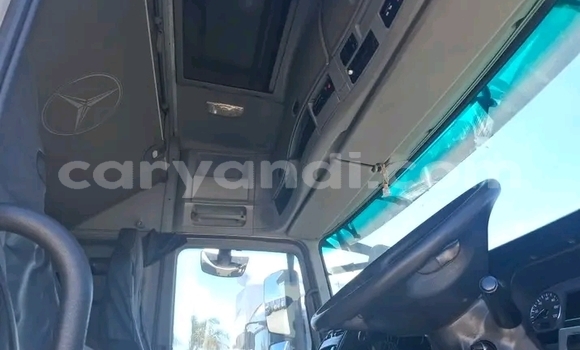 Acheter Occasion Utilitaire Mercedes–Benz 1117 Blanc à Lusaka, Zambie Acheter Occasion Utilitaire Mercedes–Benz 1117 Blanc à Lusaka, Zambie