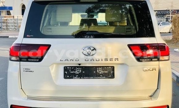 Buy Used Toyota Land Cruiser White Car in Chambishi in Copperbelt Buy Used Toyota Land Cruiser White Car in Chambishi in Copperbelt