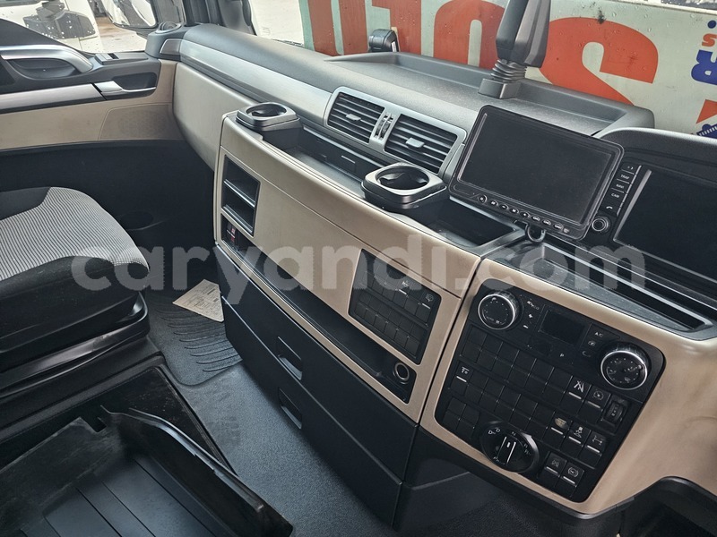 Big with watermark man tgx southern choma 30567