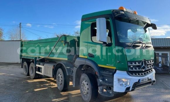 Nunua Imported Mercedes–Benz Arocs Kijani Lori ndani ya Chama nchini Kusini Nunua Imported Mercedes–Benz Arocs Kijani Lori ndani ya Chama nchini Kusini