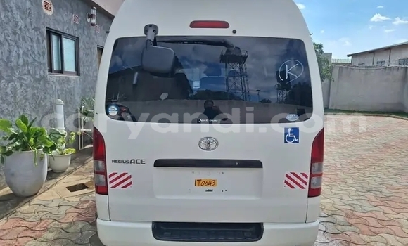 Buy Used Toyota Hiace White Car in Lusaka in Zambia Buy Used Toyota Hiace White Car in Lusaka in Zambia