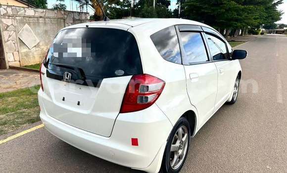 Buy Used Honda FIT White Car in Lusaka in Zambia Buy Used Honda FIT White Car in Lusaka in Zambia