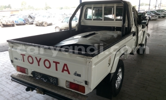 Buy Used Toyota Land Cruiser White Car in Lusaka in Zambia Buy Used Toyota Land Cruiser White Car in Lusaka in Zambia
