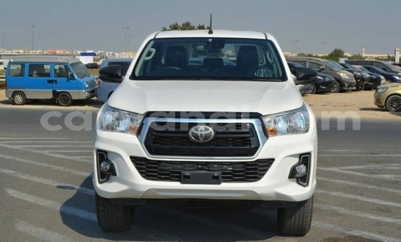 Buy Used Toyota Hilux White Car in Import - Dubai in Zambia Buy Used Toyota Hilux White Car in Import - Dubai in Zambia
