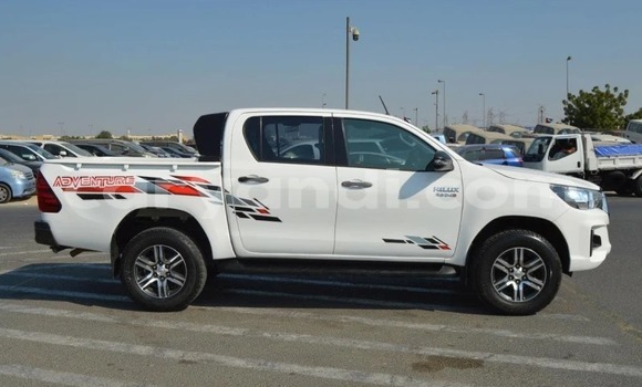 Buy Used Toyota Hilux White Car in Import - Dubai in Zambia Buy Used Toyota Hilux White Car in Import - Dubai in Zambia