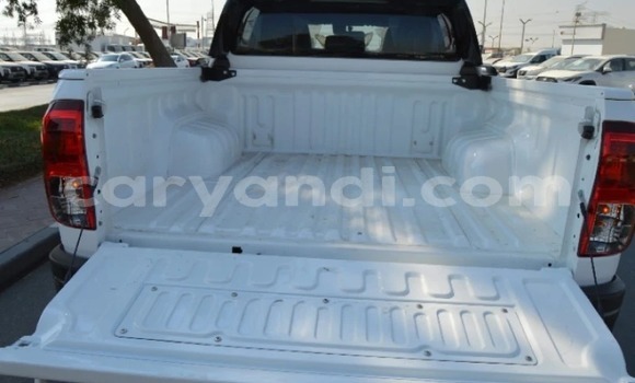 Buy Used Toyota Hilux White Car in Import - Dubai in Zambia Buy Used Toyota Hilux White Car in Import - Dubai in Zambia
