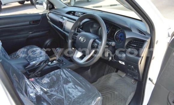 Buy Used Toyota Hilux White Car in Import - Dubai in Zambia Buy Used Toyota Hilux White Car in Import - Dubai in Zambia
