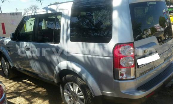 Buy Used Land Rover Defender Silver Car in Chingola in Zambia Buy Used Land Rover Defender Silver Car in Chingola in Zambia