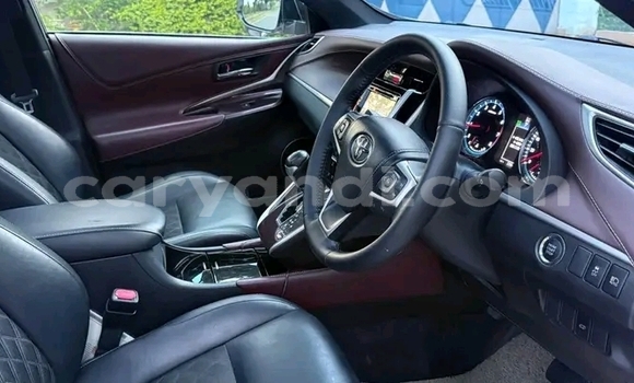 Buy Used Toyota Harrier White Car in Kitwe in Zambia Buy Used Toyota Harrier White Car in Kitwe in Zambia