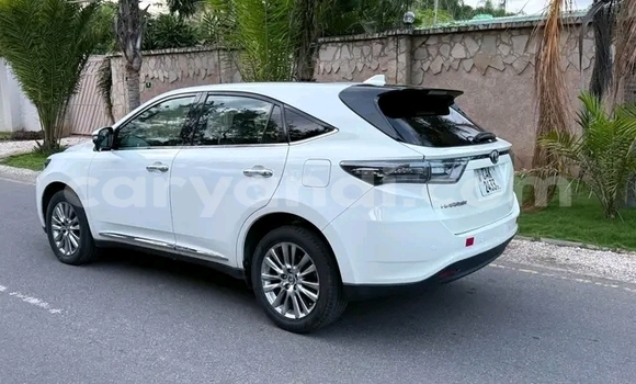 Buy Used Toyota Harrier White Car in Kitwe in Zambia Buy Used Toyota Harrier White Car in Kitwe in Zambia
