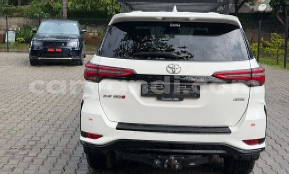 Acheter Occasion Voiture Toyota Fortuner Blanc à Lusaka, Zambie Acheter Occasion Voiture Toyota Fortuner Blanc à Lusaka, Zambie