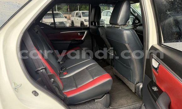 Acheter Occasion Voiture Toyota Fortuner Blanc à Lusaka, Zambie Acheter Occasion Voiture Toyota Fortuner Blanc à Lusaka, Zambie