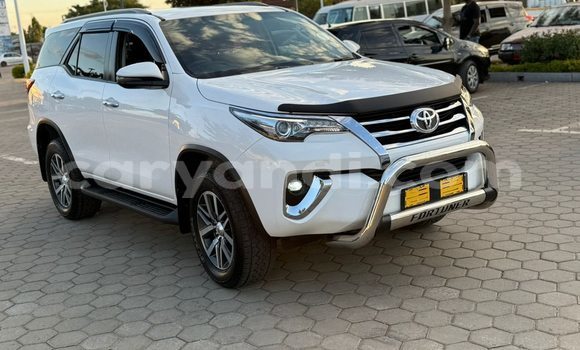 Acheter Occasion Voiture Toyota Fortuner Blanc à Lusaka, Zambie Acheter Occasion Voiture Toyota Fortuner Blanc à Lusaka, Zambie