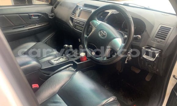 Acheter Occasion Voiture Toyota Fortuner Blanc à Lusaka, Zambie Acheter Occasion Voiture Toyota Fortuner Blanc à Lusaka, Zambie