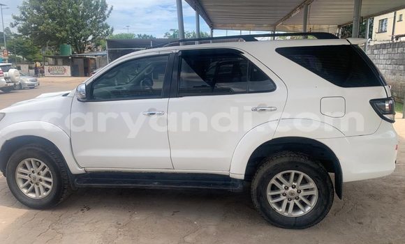 Acheter Occasion Voiture Toyota Fortuner Blanc à Lusaka, Zambie Acheter Occasion Voiture Toyota Fortuner Blanc à Lusaka, Zambie