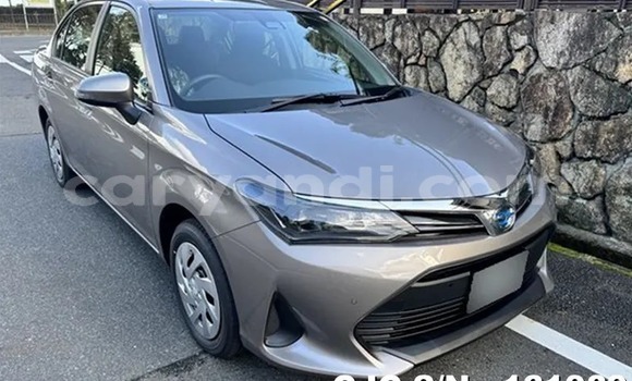 Buy Used Toyota Axio Silver Car in Kabwe in Zambia