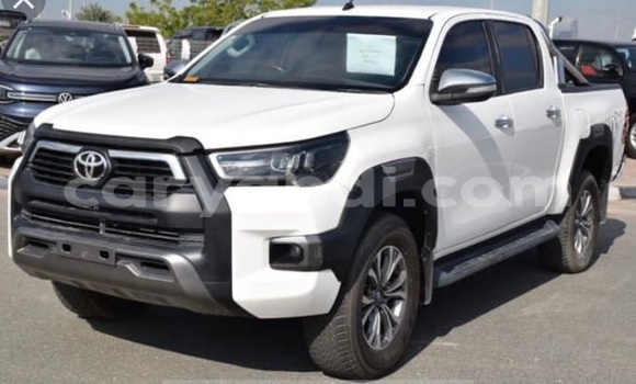 Acheter Occasion Voiture Toyota Hilux Blanc à Lusaka, Zambie