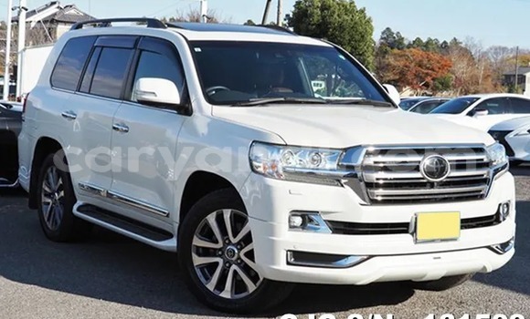Nunua Ilio tumika Toyota Land Cruiser Nyeupe Gari ndani ya Lusaka nchini Zambia