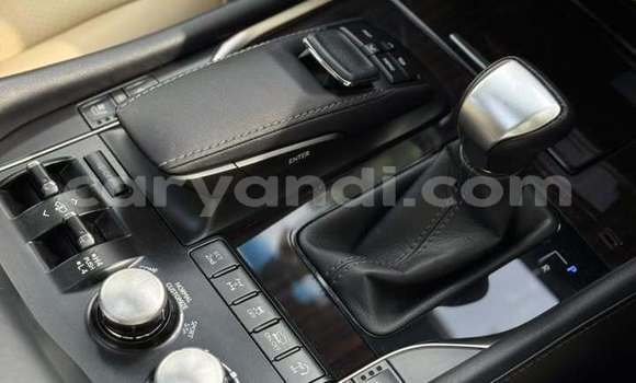 Nunua Ilio tumika Lexus LX 570 Nyeupe Gari ndani ya Lusaka nchini Zambia Nunua Ilio tumika Lexus LX 570 Nyeupe Gari ndani ya Lusaka nchini Zambia