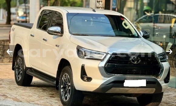 Buy Used Toyota Hilux White Car in Lusaka in Zambia