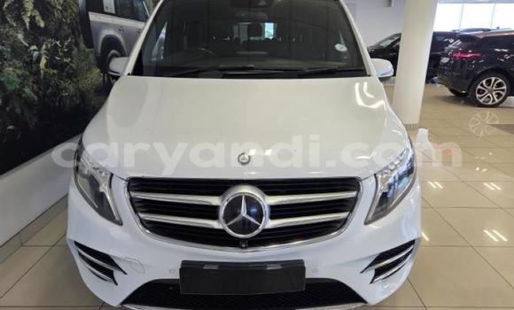 Buy Used Mercedes‒Benz V-klasse White Car in Lusaka in Zambia Buy Used Mercedes‒Benz V-klasse White Car in Lusaka in Zambia