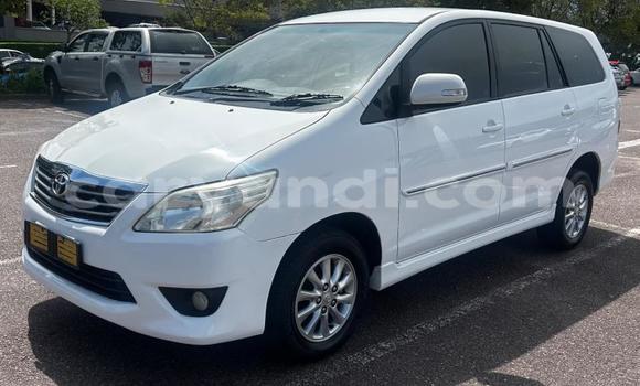 Nunua Ilio tumika Toyota Innova Nyeupe Gari ndani ya Lusaka nchini Zambia