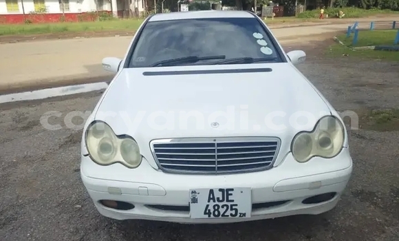 Nunua Ilio tumika Mercedes-Benz 740Li Nyeupe Gari ndani ya Chama nchini Kusini Nunua Ilio tumika Mercedes-Benz 740Li Nyeupe Gari ndani ya Chama nchini Kusini