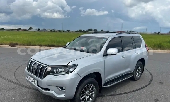 Nunua Ilio tumika Toyota Land Cruiser Prado Nyeupe Gari ndani ya Chama nchini Kusini Nunua Ilio tumika Toyota Land Cruiser Prado Nyeupe Gari ndani ya Chama nchini Kusini
