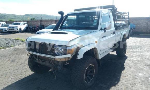 Buy Used Toyota Land Cruiser White Car in Kitwe in Zambia Buy Used Toyota Land Cruiser White Car in Kitwe in Zambia
