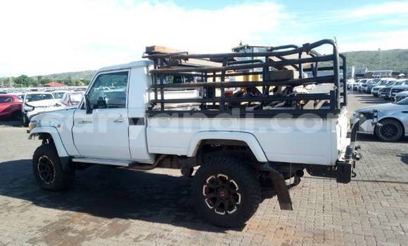 Buy Used Toyota Land Cruiser White Car in Kitwe in Zambia Buy Used Toyota Land Cruiser White Car in Kitwe in Zambia