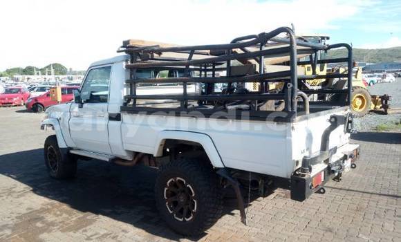 Buy Used Toyota Land Cruiser White Car in Kitwe in Zambia Buy Used Toyota Land Cruiser White Car in Kitwe in Zambia