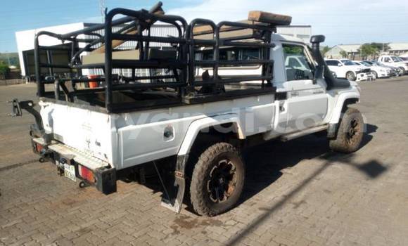 Buy Used Toyota Land Cruiser White Car in Kitwe in Zambia Buy Used Toyota Land Cruiser White Car in Kitwe in Zambia
