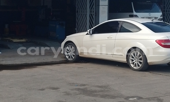 Buy Used Mercedes-Benz C180 coupe White Car in Lusaka in Zambia