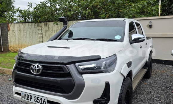 Buy Used Toyota Hilux White Car in Ndola in Zambia
