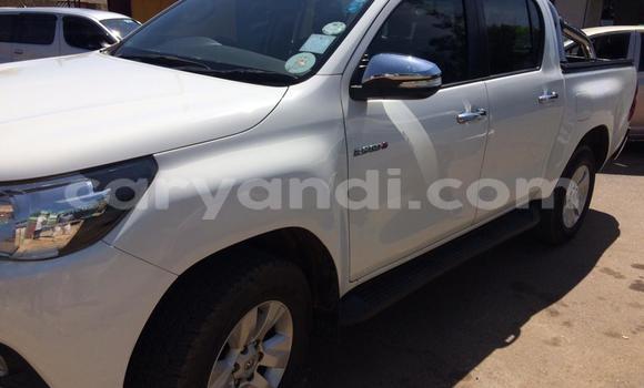 Nunua Ilio tumika Toyota Hilux Nyeupe Gari ndani ya Lusaka nchini Zambia Nunua Ilio tumika Toyota Hilux Nyeupe Gari ndani ya Lusaka nchini Zambia