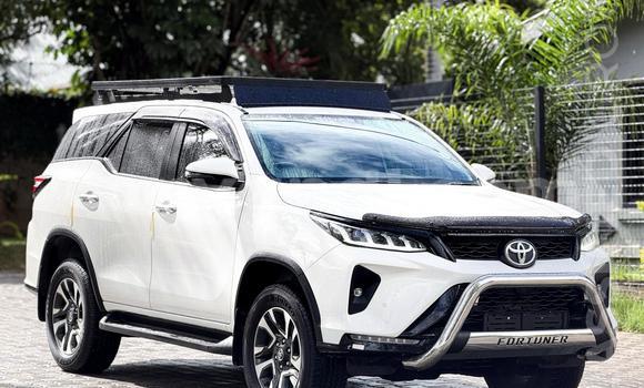 Nunua Mpya Toyota Fortuner Nyeupe Gari ndani ya Lusaka nchini Zambia