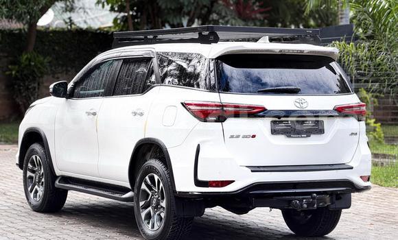Nunua Mpya Toyota Fortuner Nyeupe Gari ndani ya Lusaka nchini Zambia Nunua Mpya Toyota Fortuner Nyeupe Gari ndani ya Lusaka nchini Zambia
